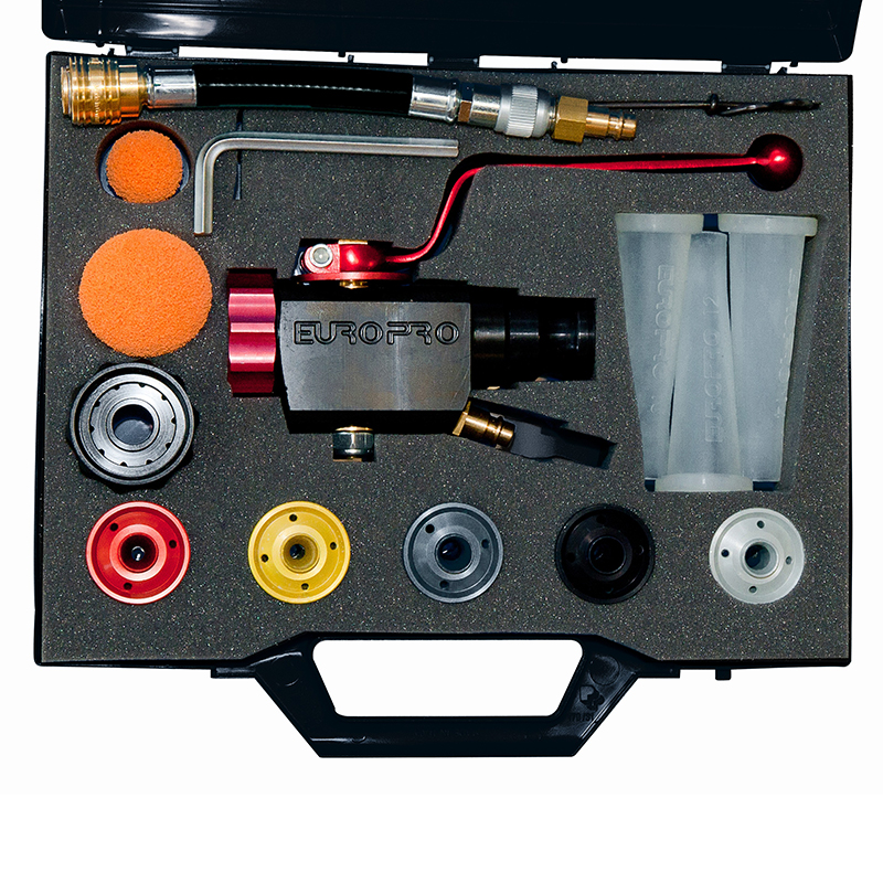 EUROMAIR Compact-Pro 25 Agregat ślimakowy z wbudowanym kompresorem 40148 (poprzedni model 30875) Foam-lined case holding a EuroPro tool with red handle and multiple color-coded adapters, wrenches, and orange foam polishing pads.