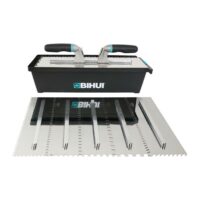 BIHUI PTS ZESTAW RAJBEREK Z DWOMA UCHWYTAMI W SKRZYNCE, 9 ELEMENTÓW(PTSJK9) Tile leveling system components: a black BIHUI case with two metal handles and blue accents atop a perforated metal base with wedges lined up below.
